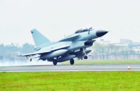 2019年最后一個(gè)飛行日，殲10飛機(jī)安全著陸。