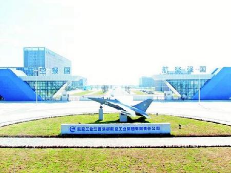 南昌航空城南區(qū)大門。